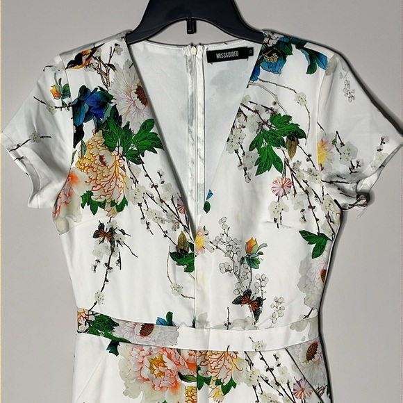MISGUIDED Women’s Plunge Floral Vneckline Jumpsuit Size 10.  ((B5)) - Picture 5 of 12